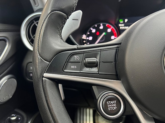 Alfa Romeo Giulia 24 of 30