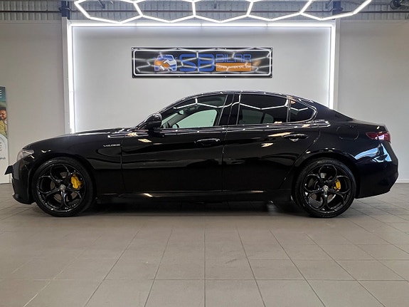 Alfa Romeo Giulia 2 of 30