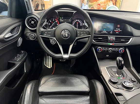 Alfa Romeo Giulia 15 of 30