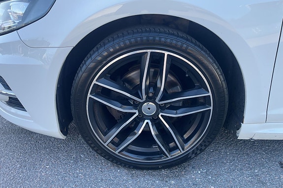Volkswagen CC 15 of 15