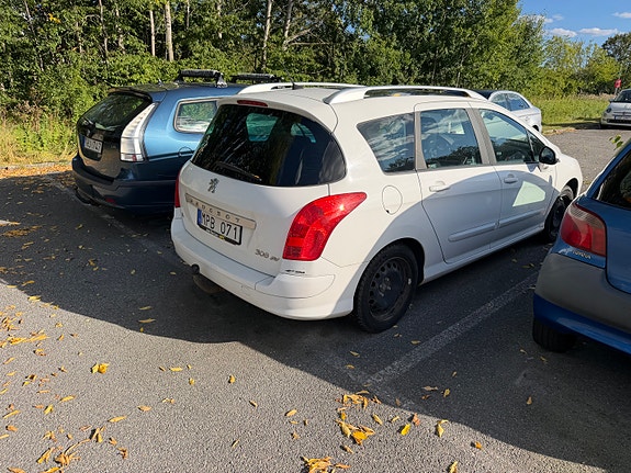 Peugeot 308 SW 2 of 2
