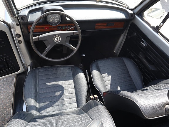 Volkswagen 1303 9 of 18