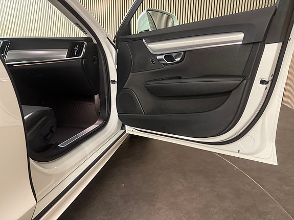Volvo V90 24 of 30