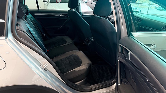 Volkswagen Golf Alltrack 12 of 18
