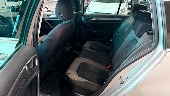 Volkswagen Golf Alltrack 13 of 18