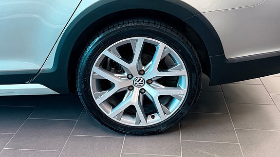 Volkswagen Golf Alltrack 18 of 18