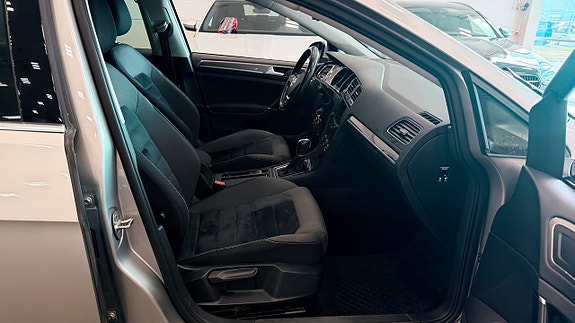 Volkswagen Golf Alltrack 9 of 18