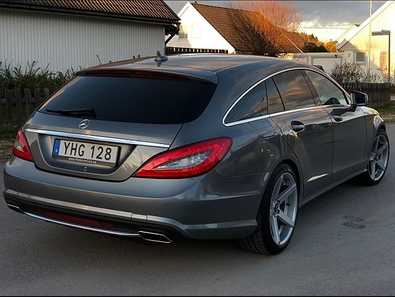 Mercedes-Benz CLS350 4 of 6