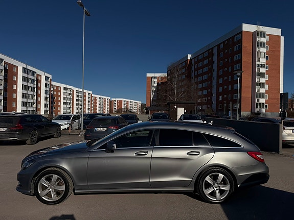 Mercedes-Benz CLS350 2 of 7