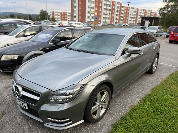 Mercedes-Benz CLS350 3 of 7