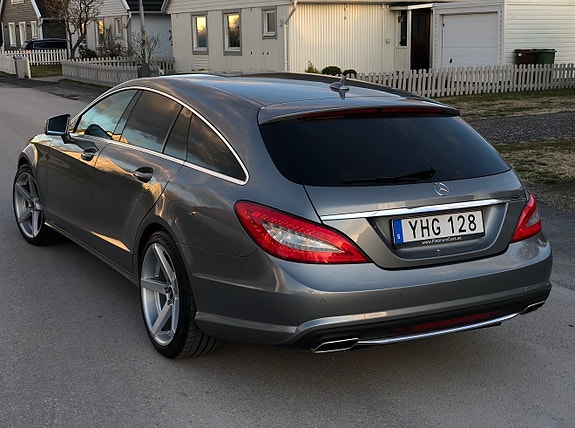 Mercedes-Benz CLS350 3 of 6