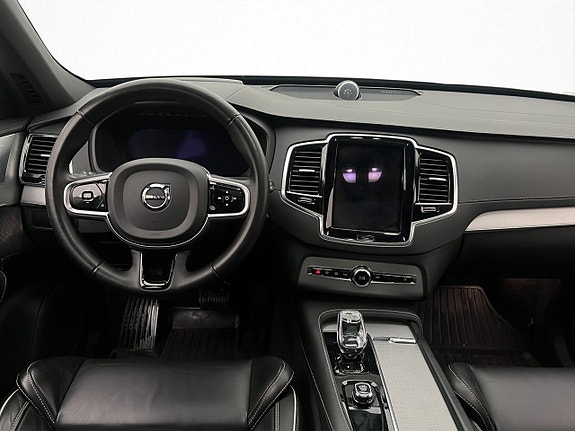 Volvo XC90 18 of 30