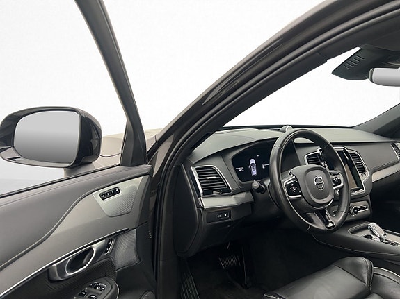 Volvo XC90 13 of 30
