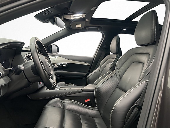 Volvo XC90 16 of 30