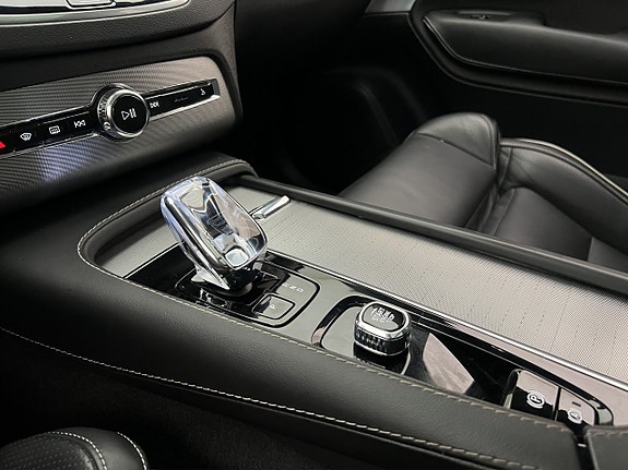Volvo XC90 30 of 30