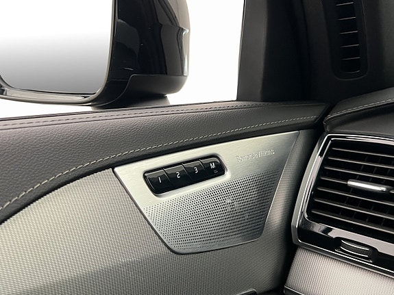 Volvo XC90 14 of 30