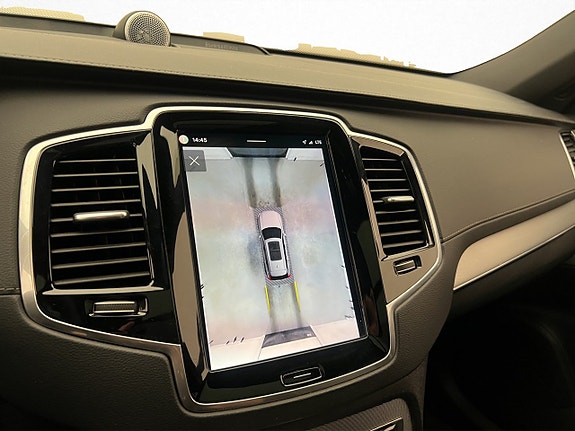 Volvo XC90 24 of 30
