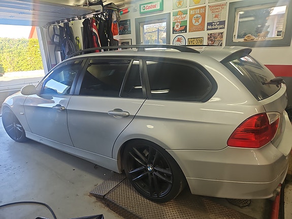 BMW 330i 5 of 5