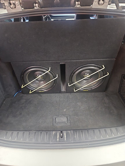 BMW 330i 4 of 5