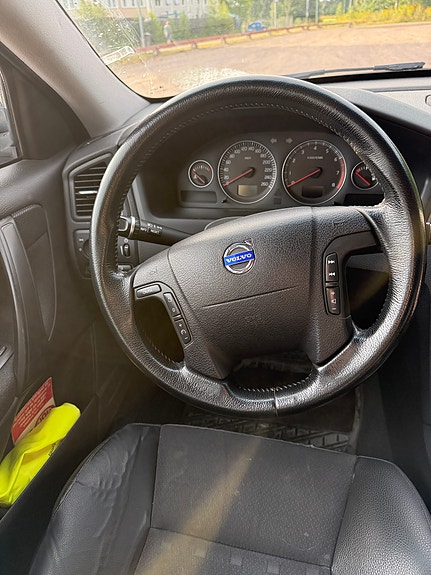 Volvo V70 7 of 13