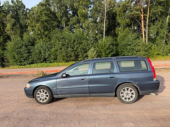Volvo V70 2 of 13