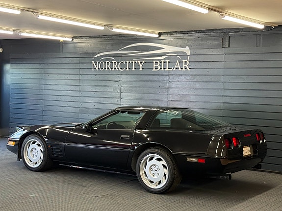 Chevrolet Corvette 4 of 13