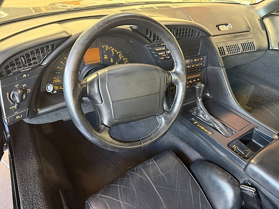 Chevrolet Corvette 9 of 13