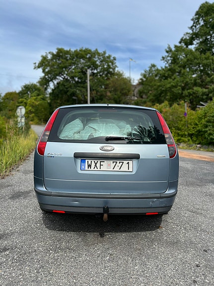 Ford Focus 2 of 6