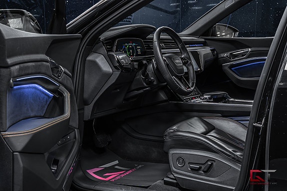 Audi e-tron 8 of 21