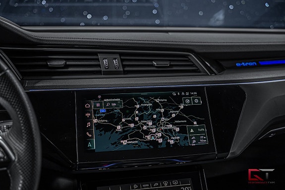 Audi e-tron 12 of 21