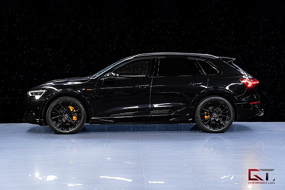 Audi e-tron 4 of 21