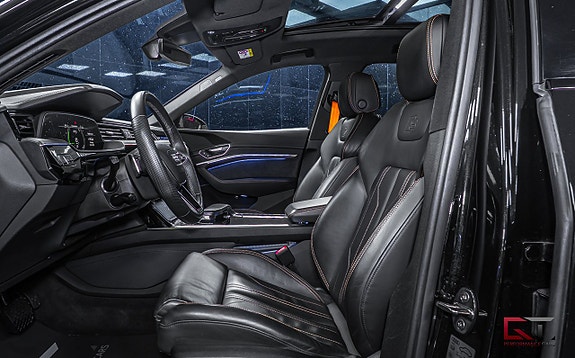Audi e-tron 14 of 21