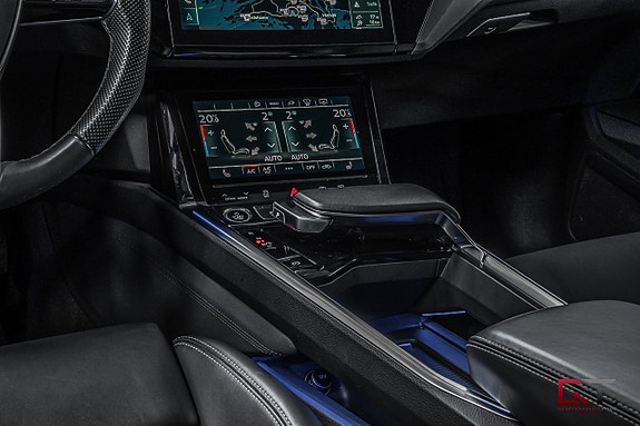 Audi e-tron 17 of 21