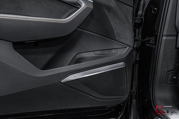Audi e-tron 9 of 21
