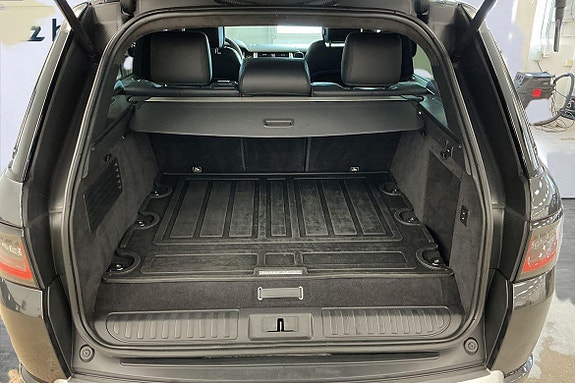 Land Rover Range Rover Sport 12 of 29