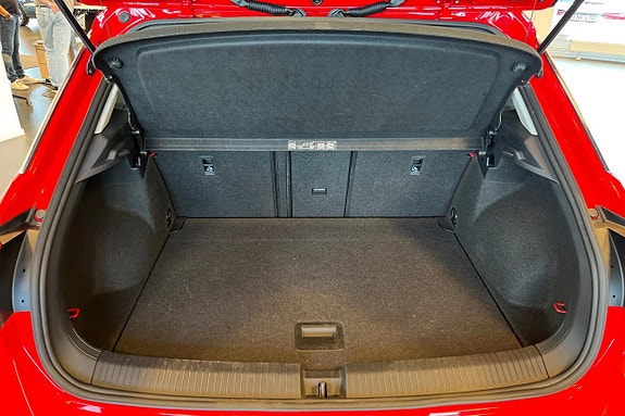 Volkswagen T-Roc 24 of 25