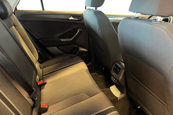 Volkswagen T-Roc 22 of 25