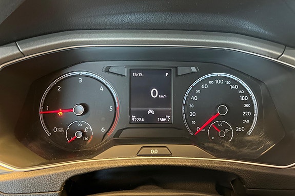 Volkswagen T-Roc 17 of 25