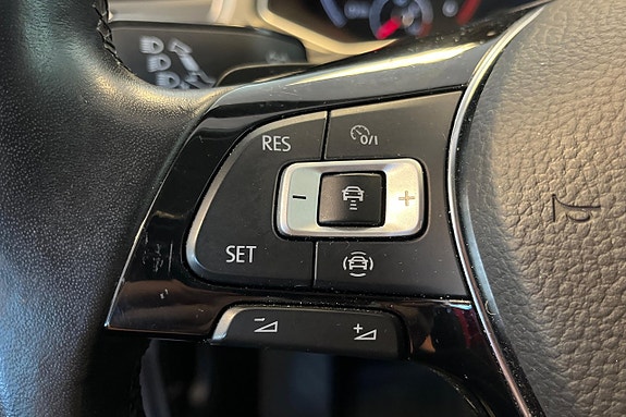 Volkswagen T-Roc 15 of 25