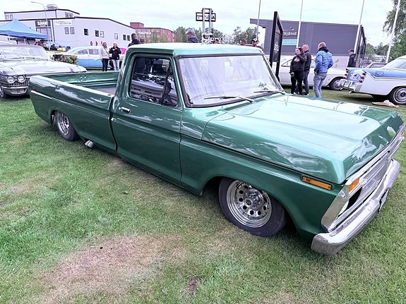 Ford F-150 3 of 4