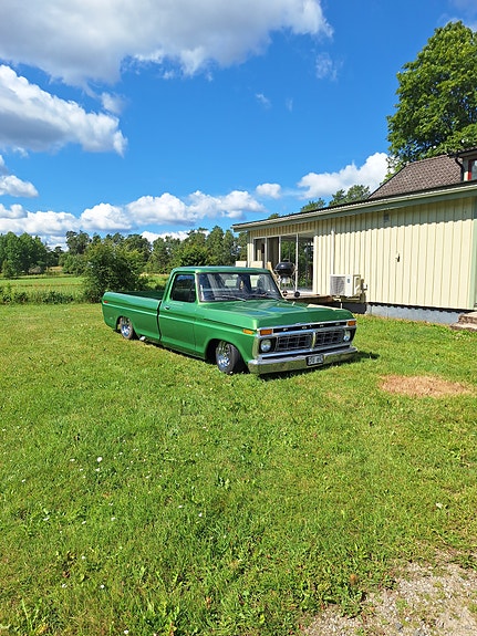 Ford F-150 2 of 4