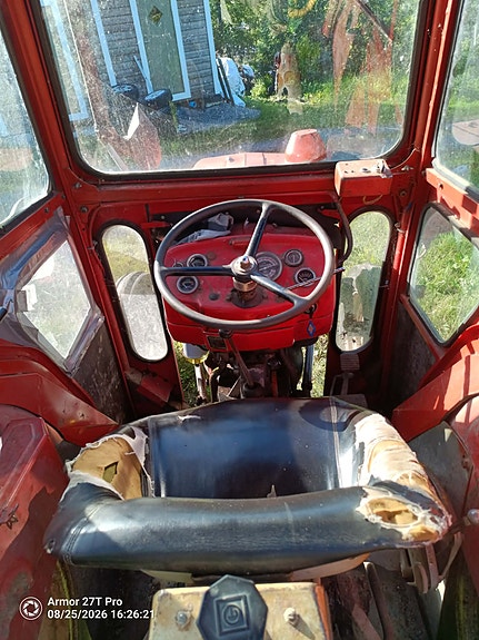 Massey Ferguson 135 2 of 4