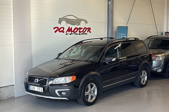 Volvo XC70 2 of 25