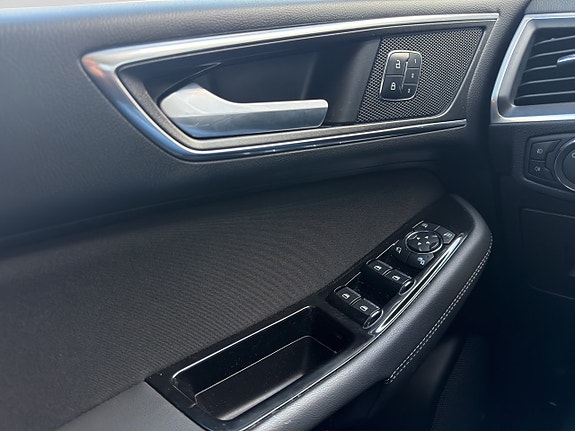 Ford S-MAX 8 of 28