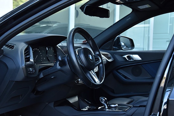 BMW 118i 10 of 24