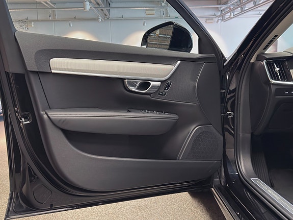 Volvo V90 8 of 23