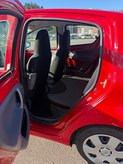 Toyota Aygo 11 of 12