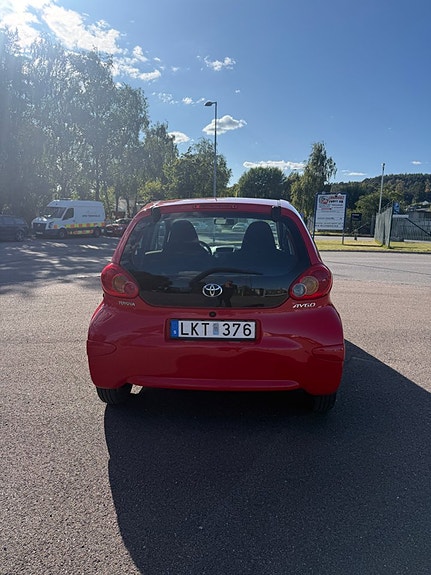 Toyota Aygo 6 of 12