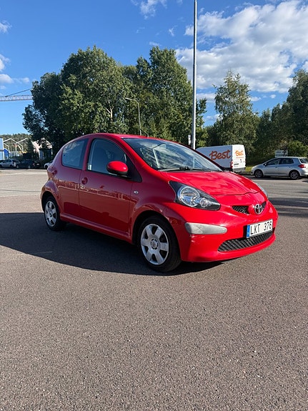 Toyota Aygo 2 of 12