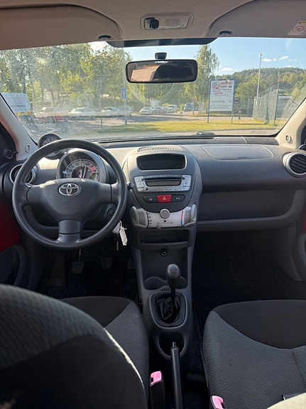 Toyota Aygo 7 of 12